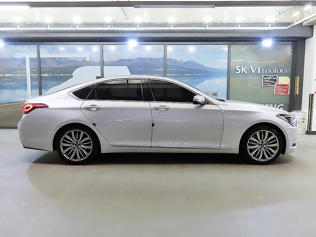 HYUNDAI Genesis - Vista 2