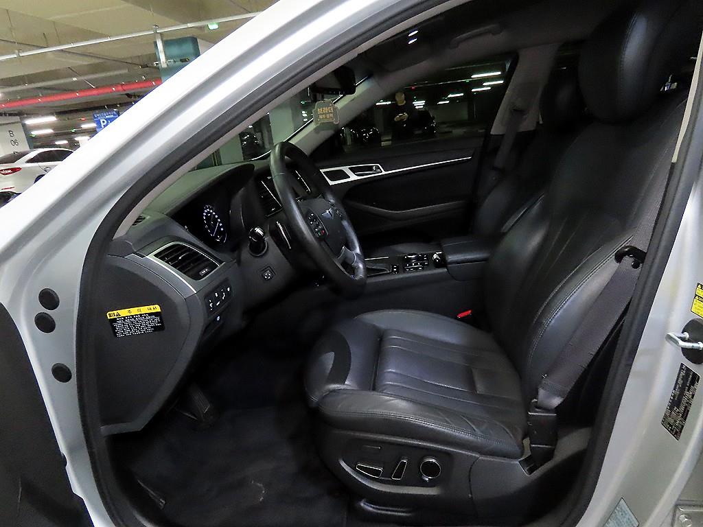 HYUNDAI Genesis - Vista 5