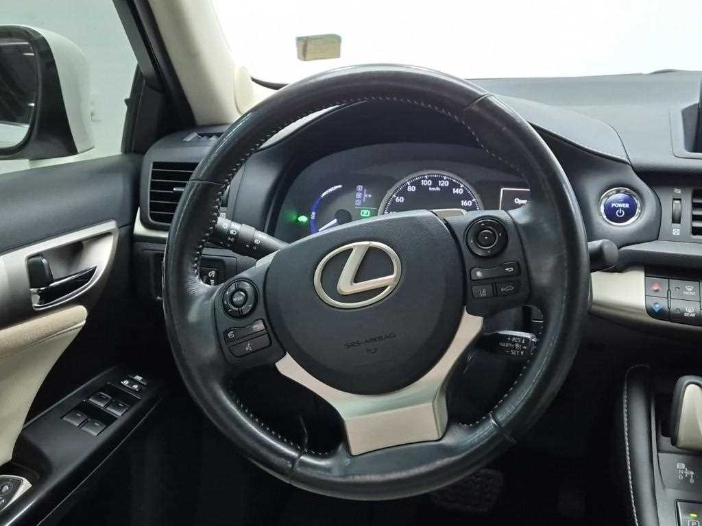 Lexus CT - Vista 9