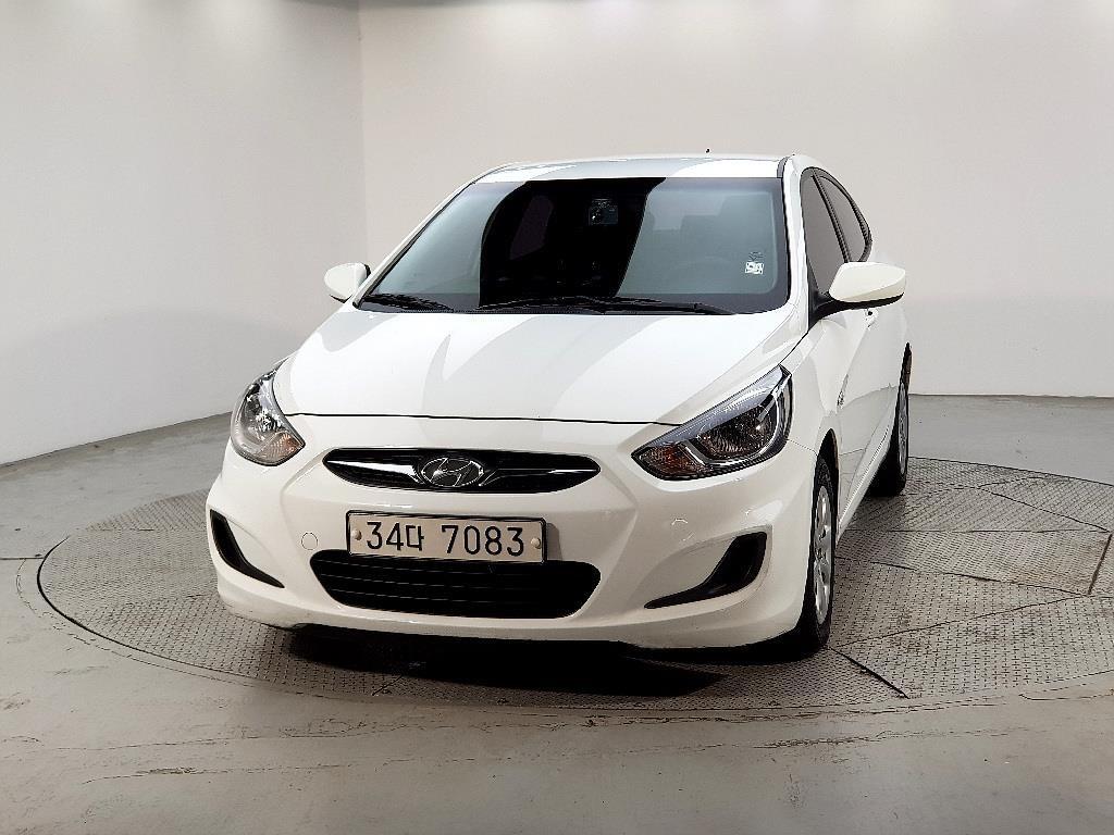 HYUNDAI Accent - Vista 2