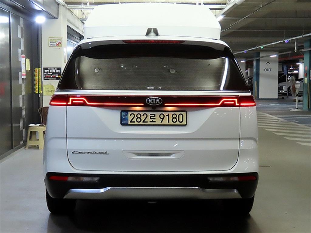 KIA Carnival - Vista 5