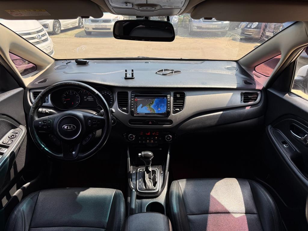 KIA Carens - Vista 6