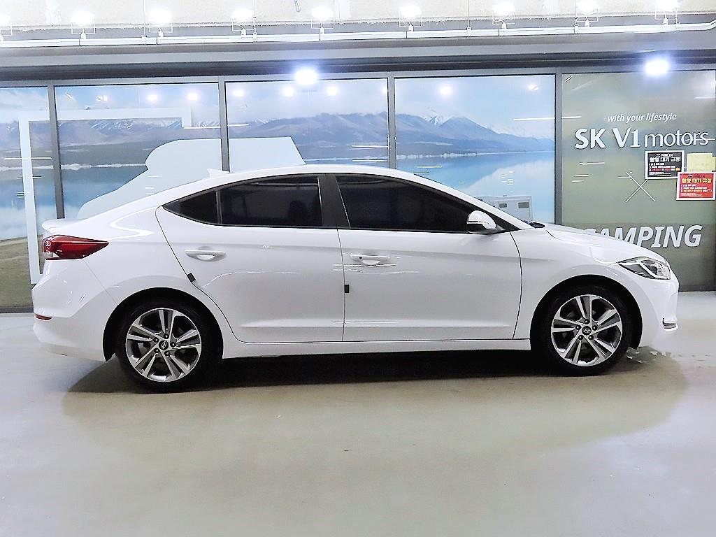 HYUNDAI Avante - Vista 3