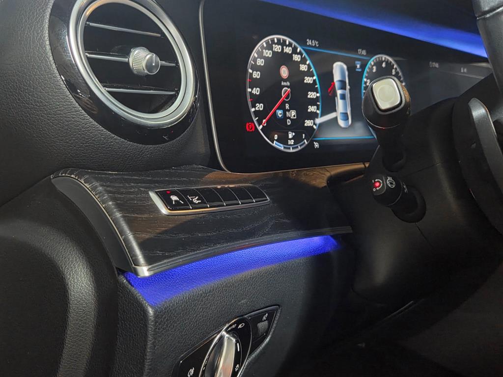 Mercedes Benz E class - Vista 8
