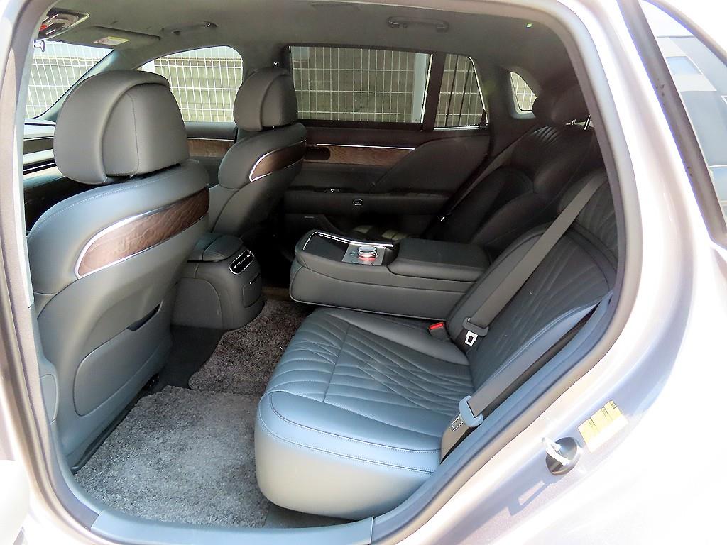 Genesis G90 - Vista 6