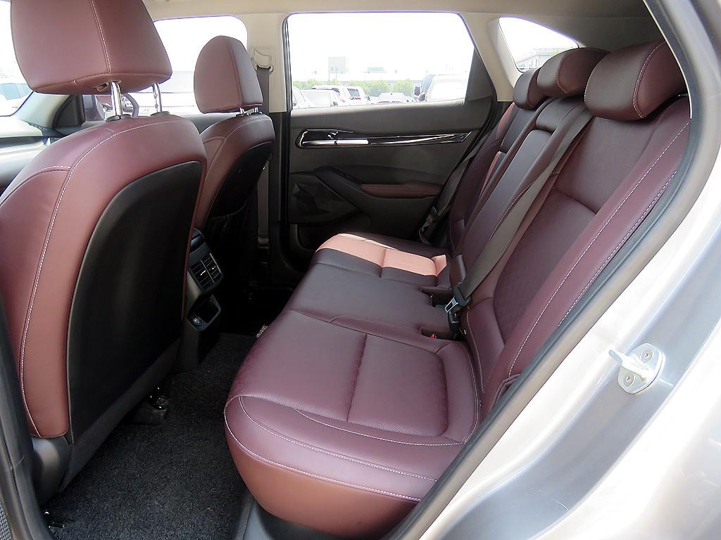 KIA Seltos - Vista 8