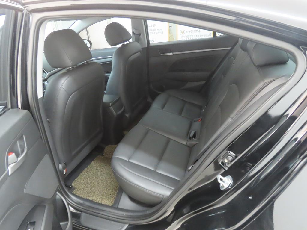 HYUNDAI Avante - Vista 6