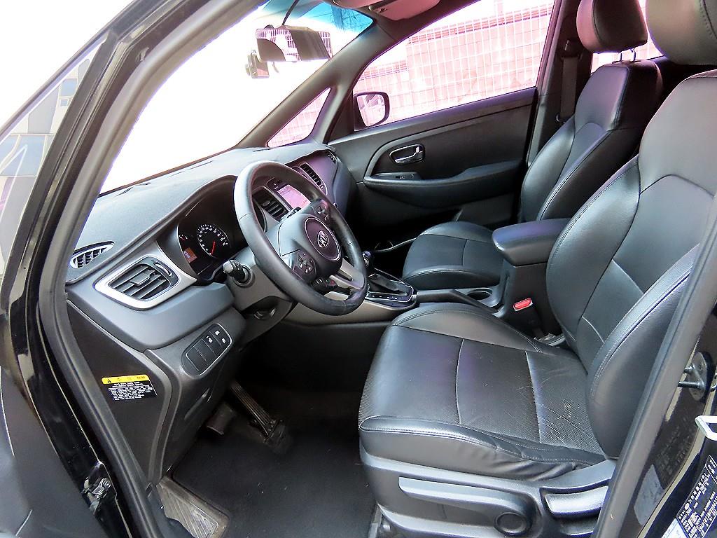 KIA Carens - Vista 5