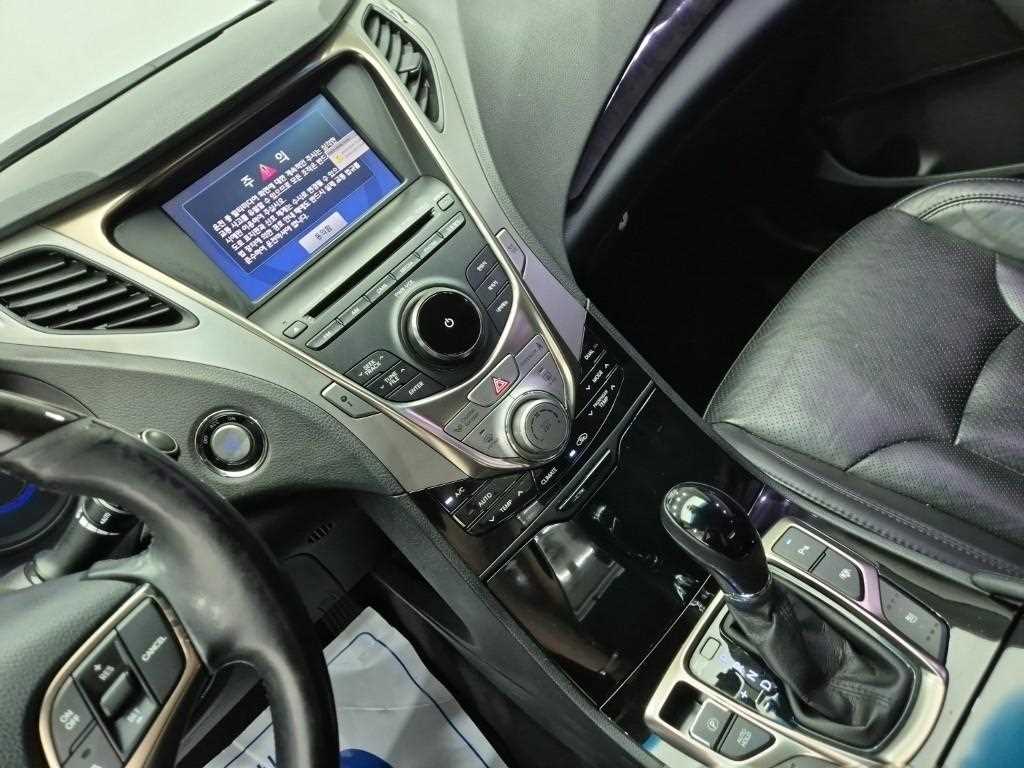 HYUNDAI Grandeur - Vista 12
