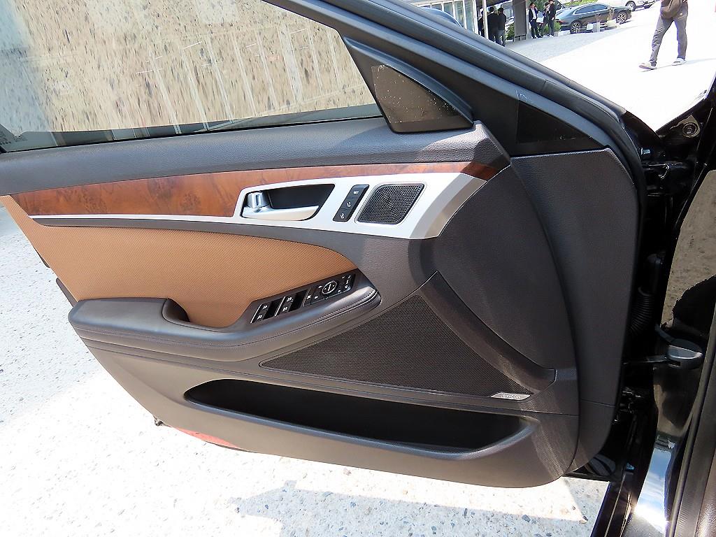 HYUNDAI Genesis - Vista 12