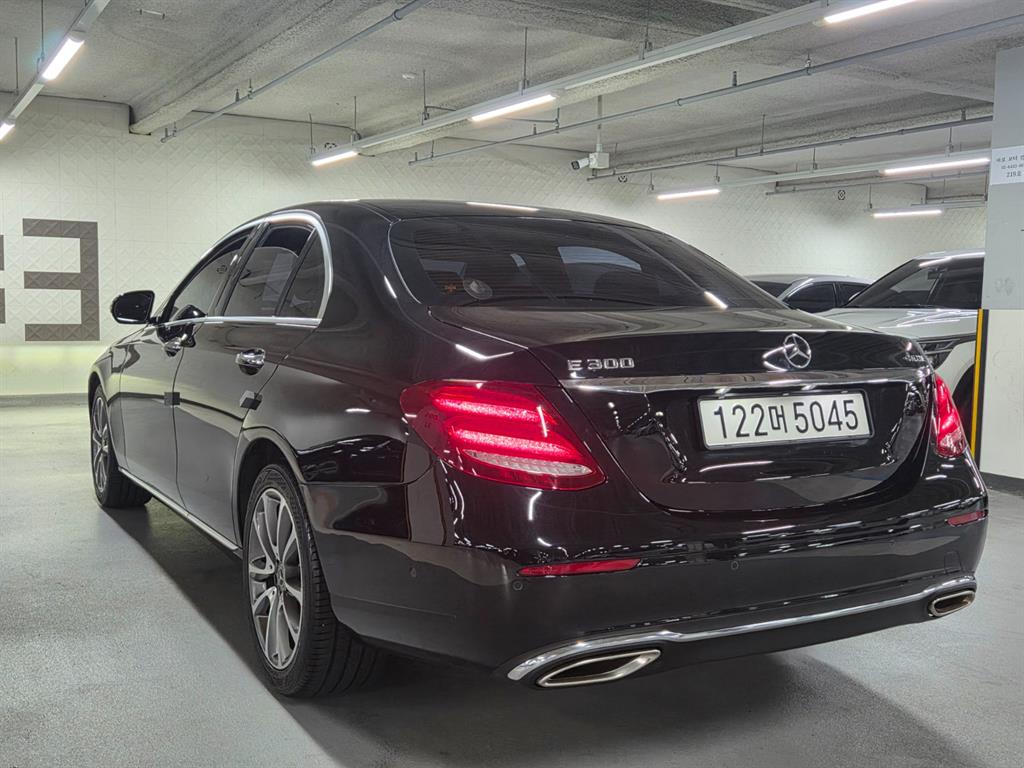 Mercedes Benz E class - Vista 4