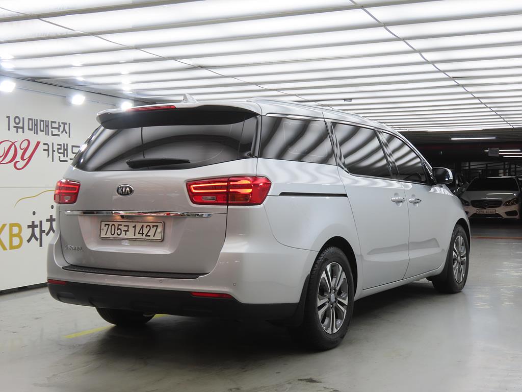 KIA Carnival - Vista 4