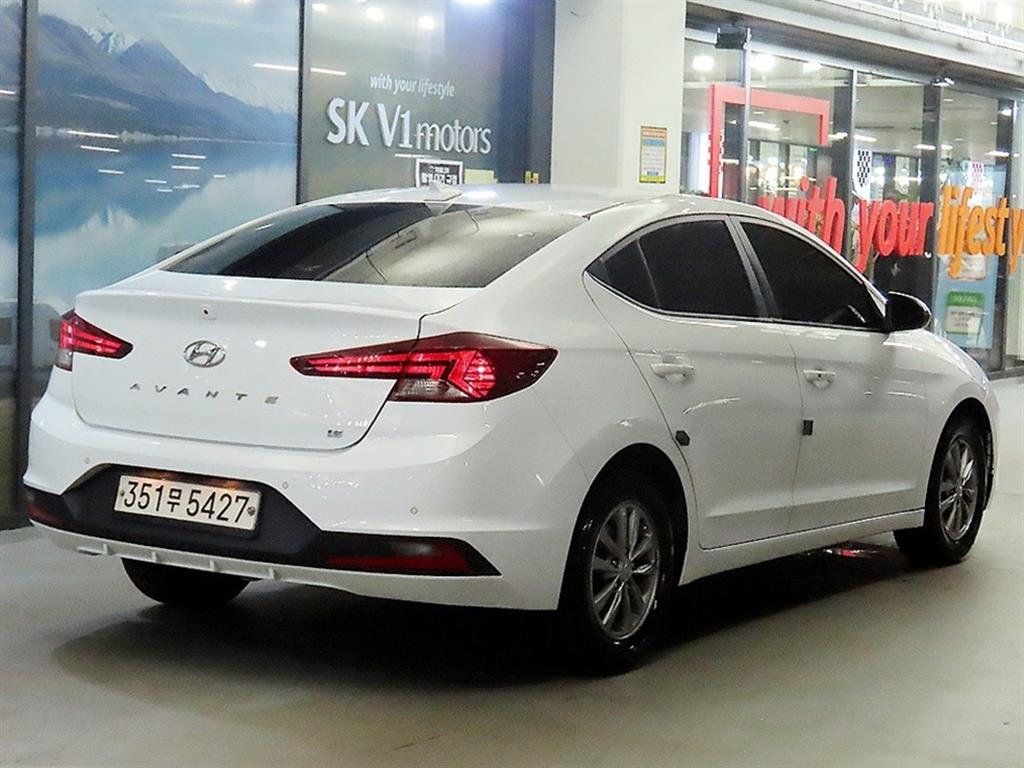 HYUNDAI Avante - Vista 4