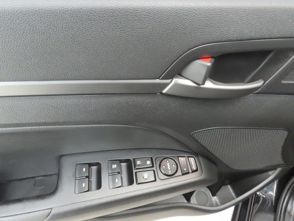HYUNDAI Avante - Vista 9