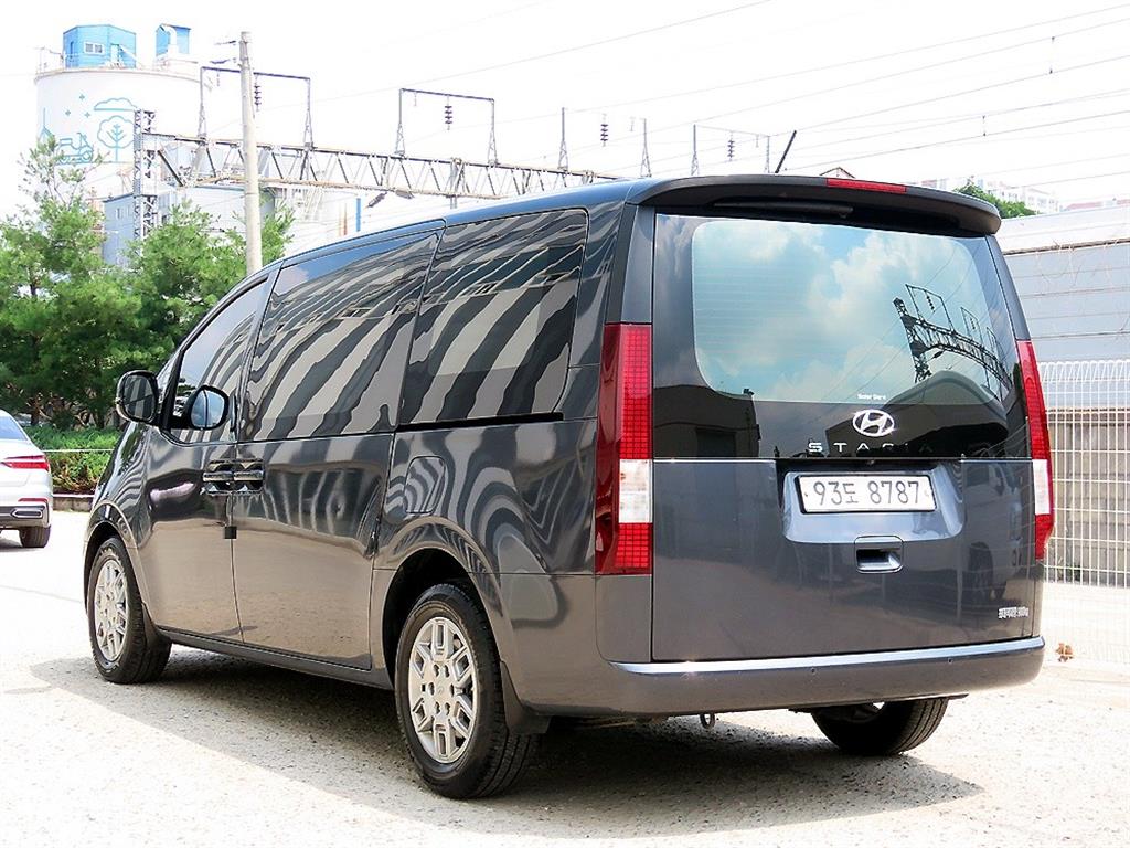 HYUNDAI Staria - Vista 3