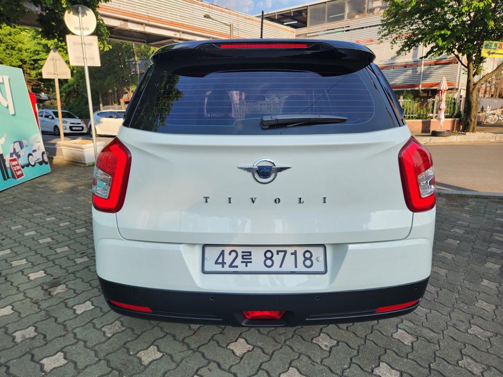 Ssangyong Tivoli - Vista 4