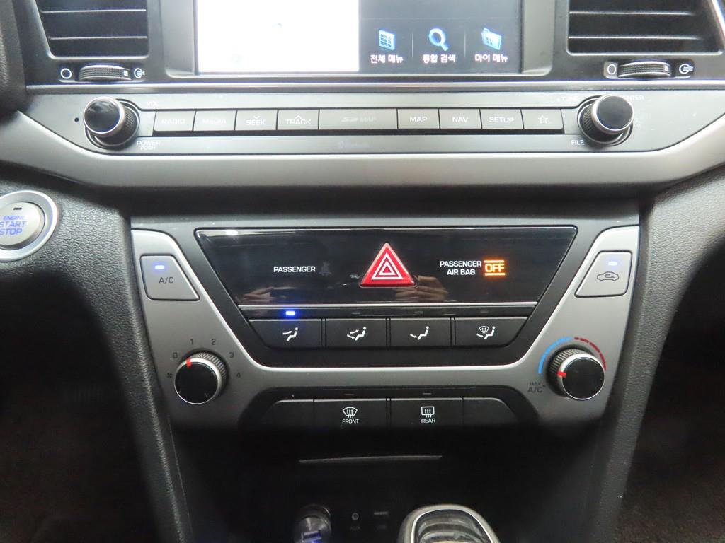 HYUNDAI Avante - Vista 12