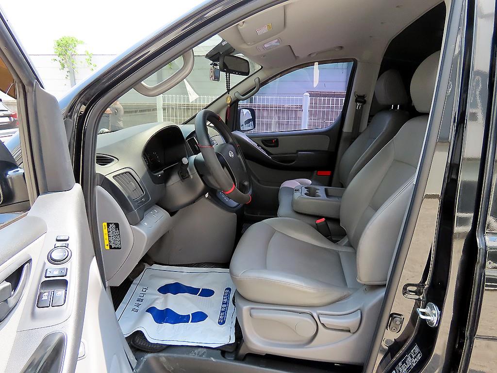 HYUNDAI Starex - Vista 5