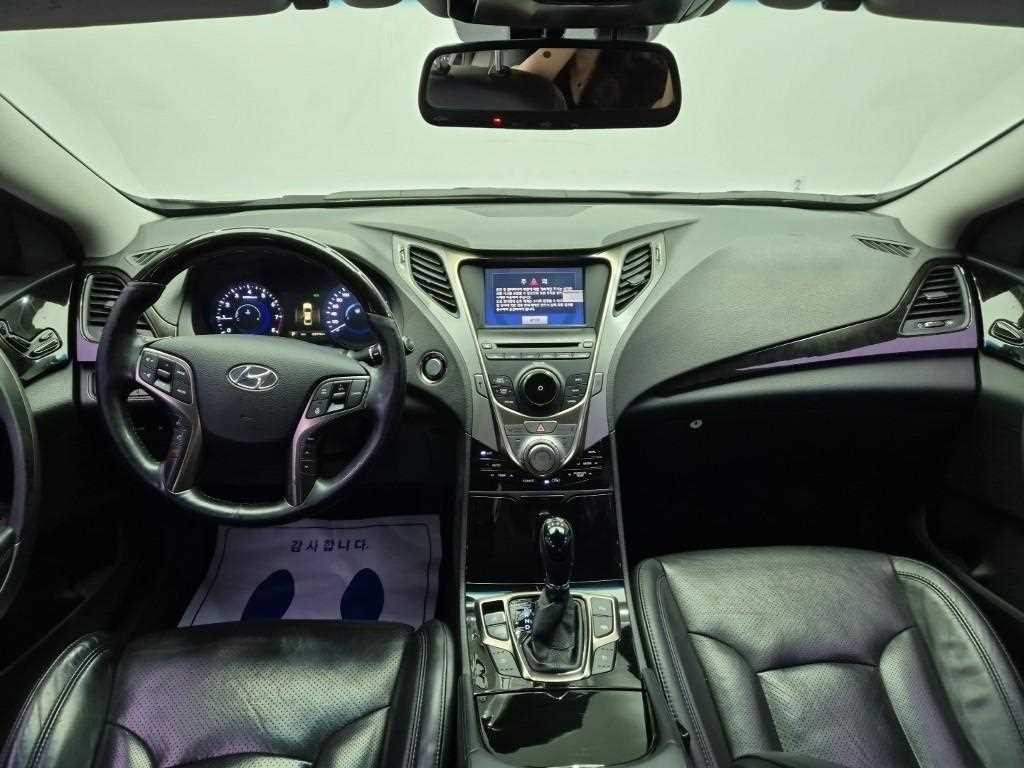 HYUNDAI Grandeur - Vista 9