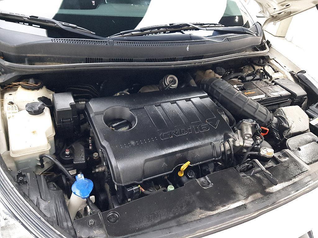 HYUNDAI Accent - Vista 6
