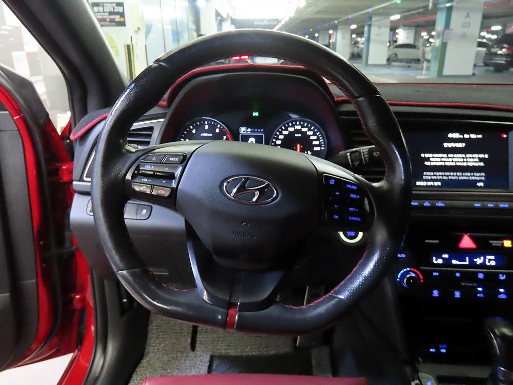 HYUNDAI Avante - Vista 8