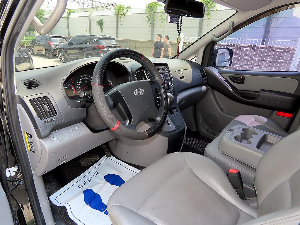 HYUNDAI Starex - Vista 6