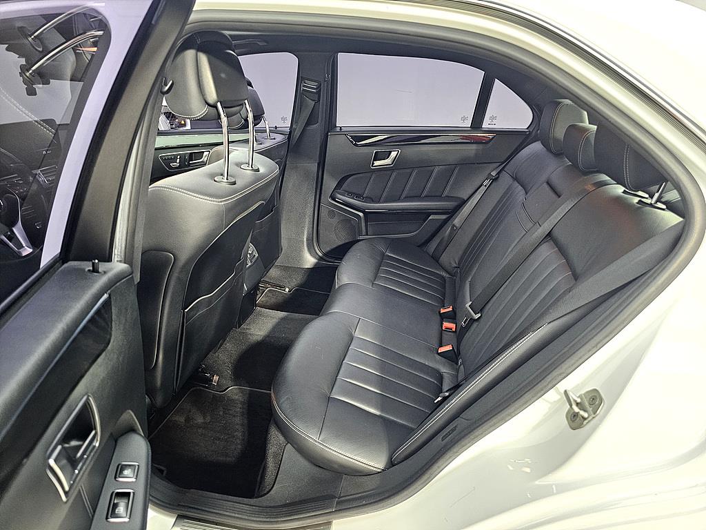 Mercedes Benz E class - Vista 11