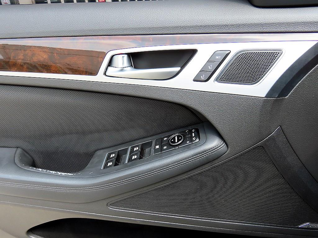 HYUNDAI Genesis - Vista 11