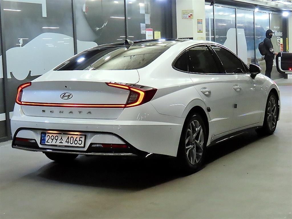 HYUNDAI Sonata - Vista 4