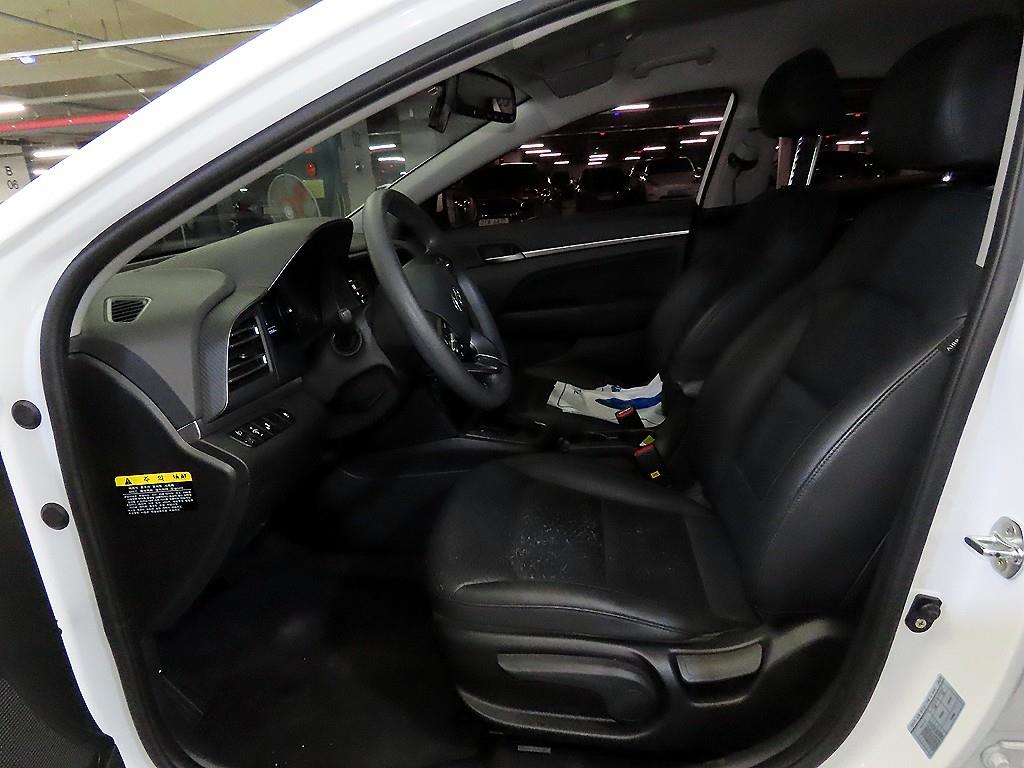HYUNDAI Avante - Vista 6