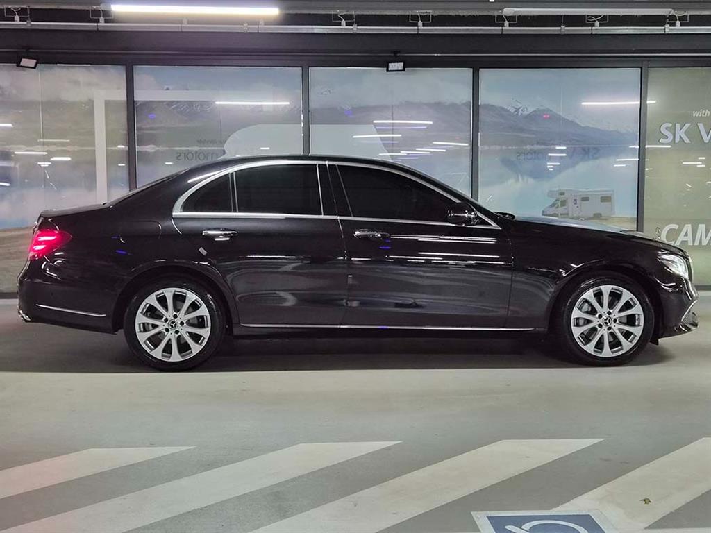 Mercedes Benz E class - Vista 3