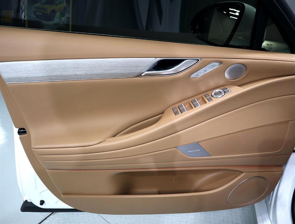 Genesis G80 - Vista 8