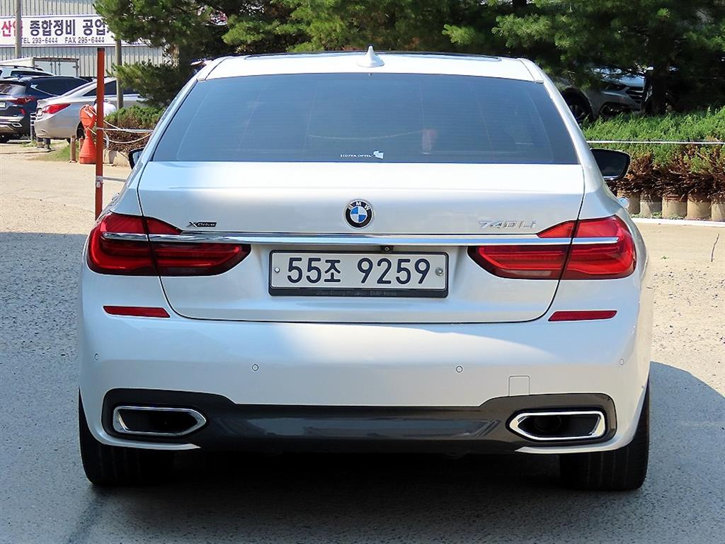 BMW 7 Series - Vista 4