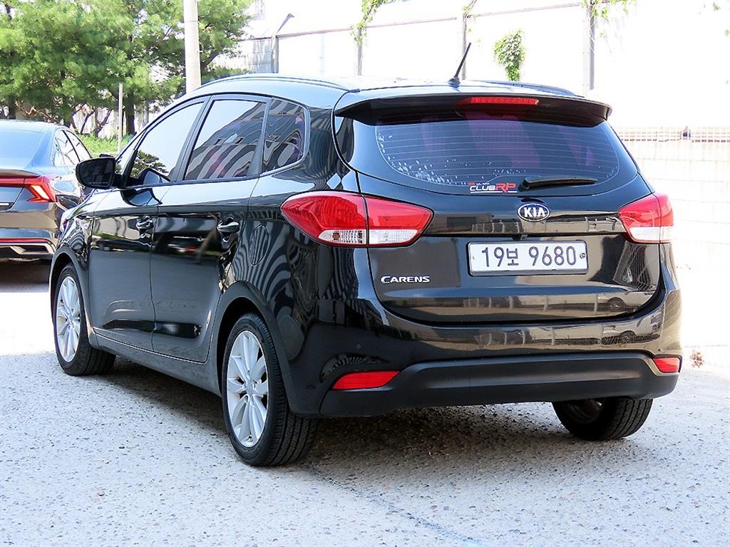 KIA Carens - Vista 3