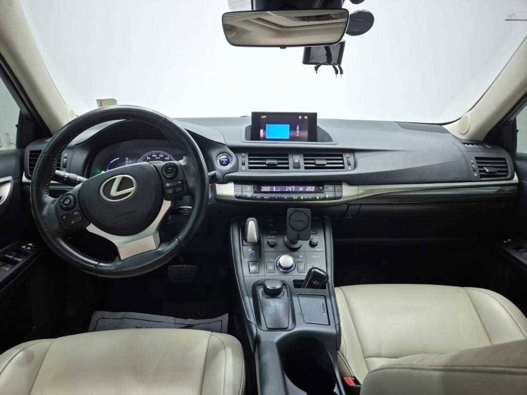 Lexus CT - Vista 7