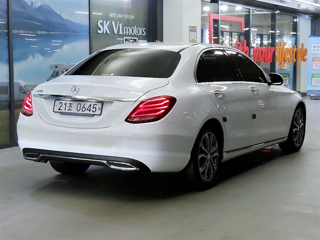 Mercedes Benz C Class - Vista 4