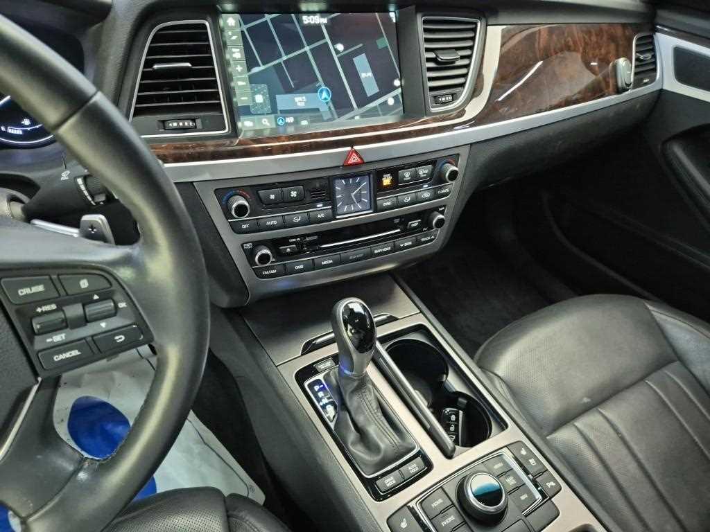HYUNDAI Genesis - Vista 10