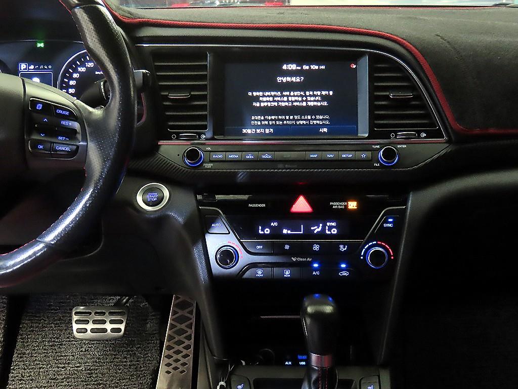 HYUNDAI Avante - Vista 11