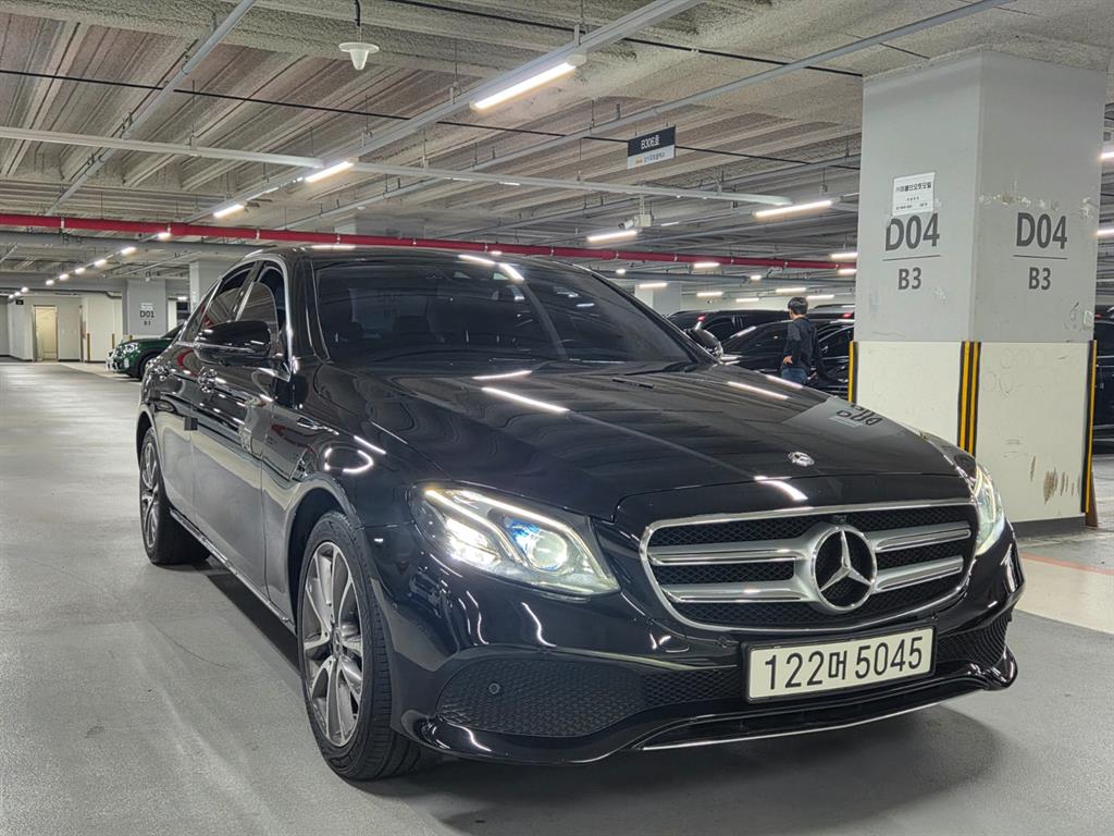 Mercedes Benz E class - Vista 3