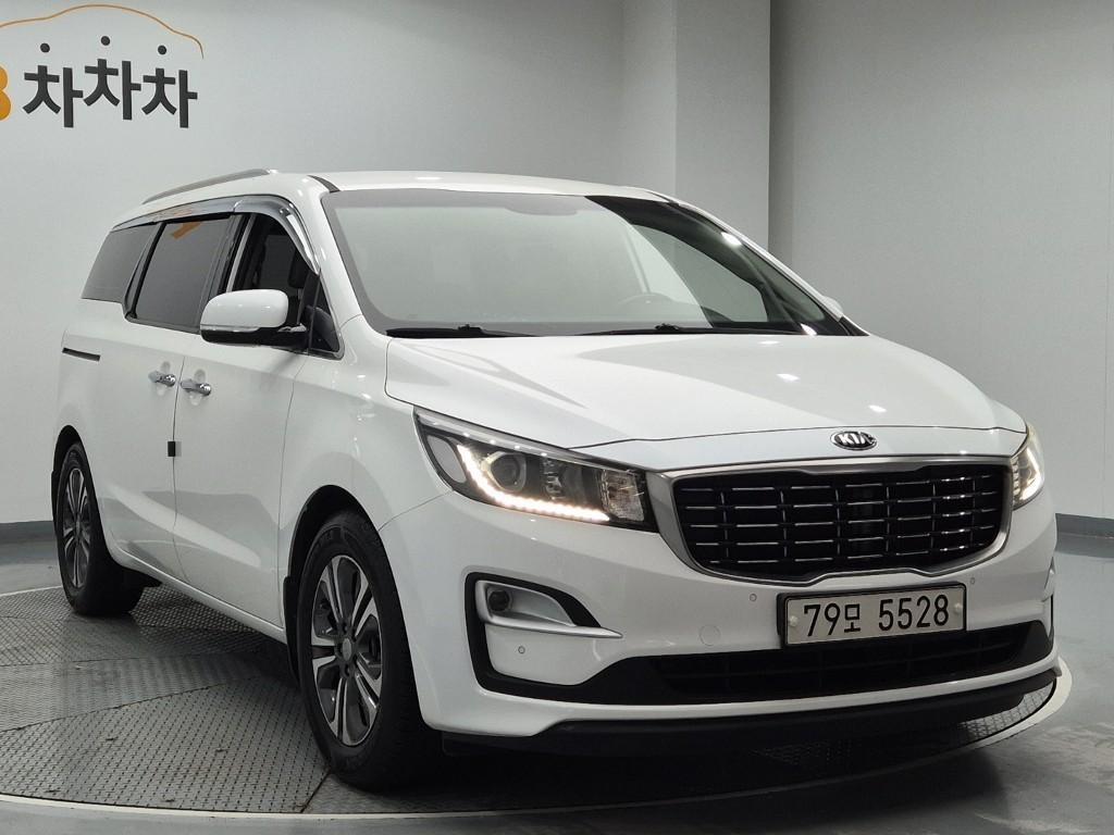 KIA Carnival - Vista 4