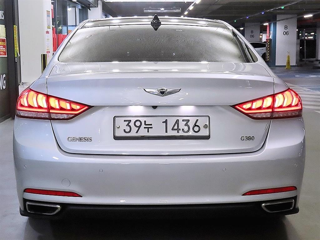 HYUNDAI Genesis - Vista 4