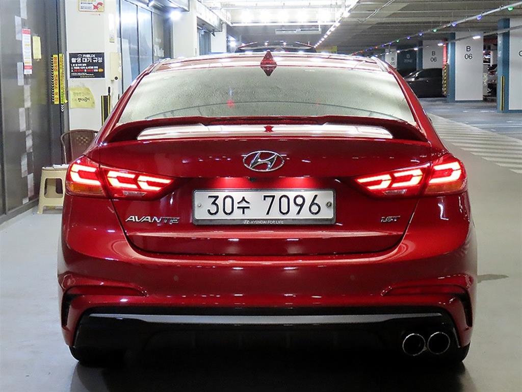 HYUNDAI Avante - Vista 5