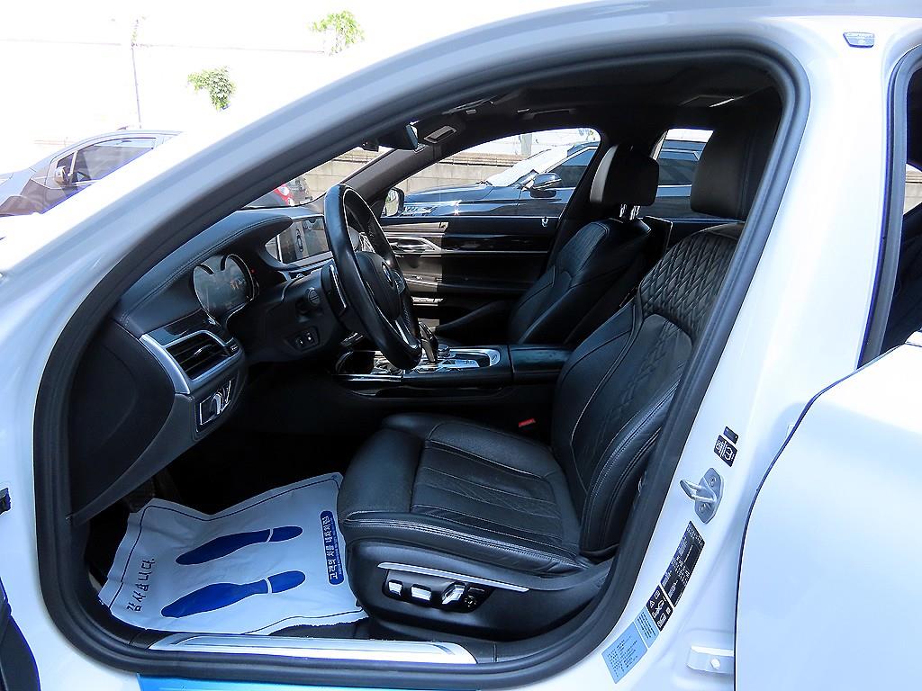 BMW 7 Series - Vista 5