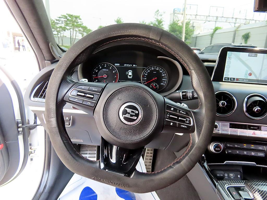 KIA Stinger - Vista 8