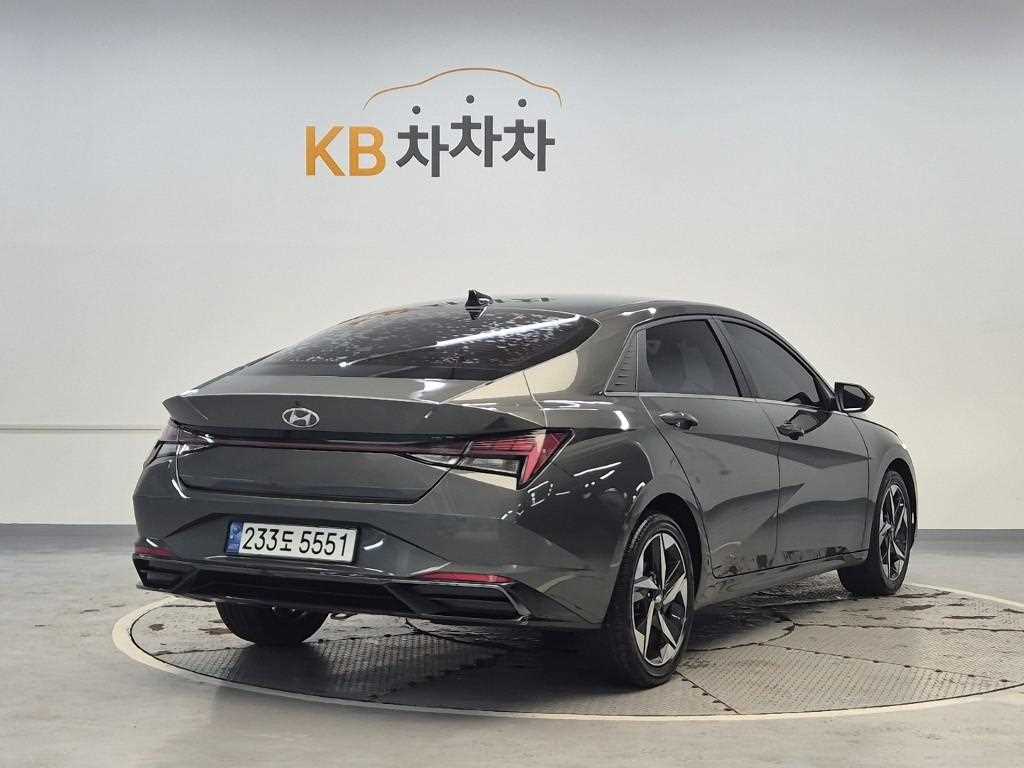 HYUNDAI Avante - Vista 3
