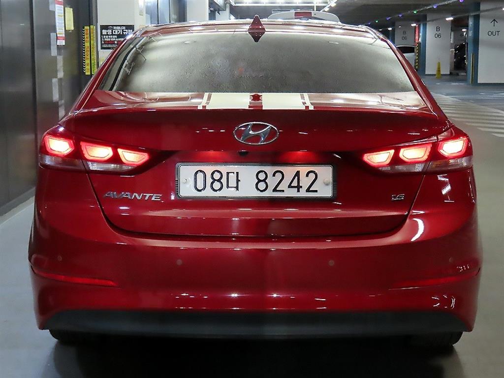 HYUNDAI Avante - Vista 5