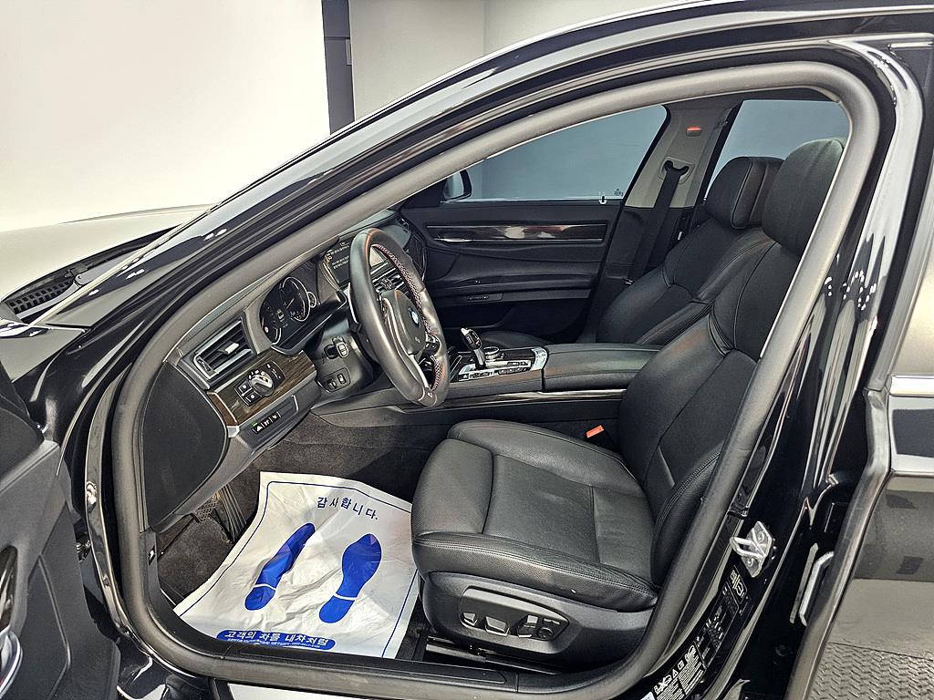 BMW 7 Series - Vista 8