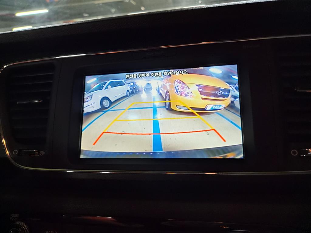 KIA Carnival - Vista 11
