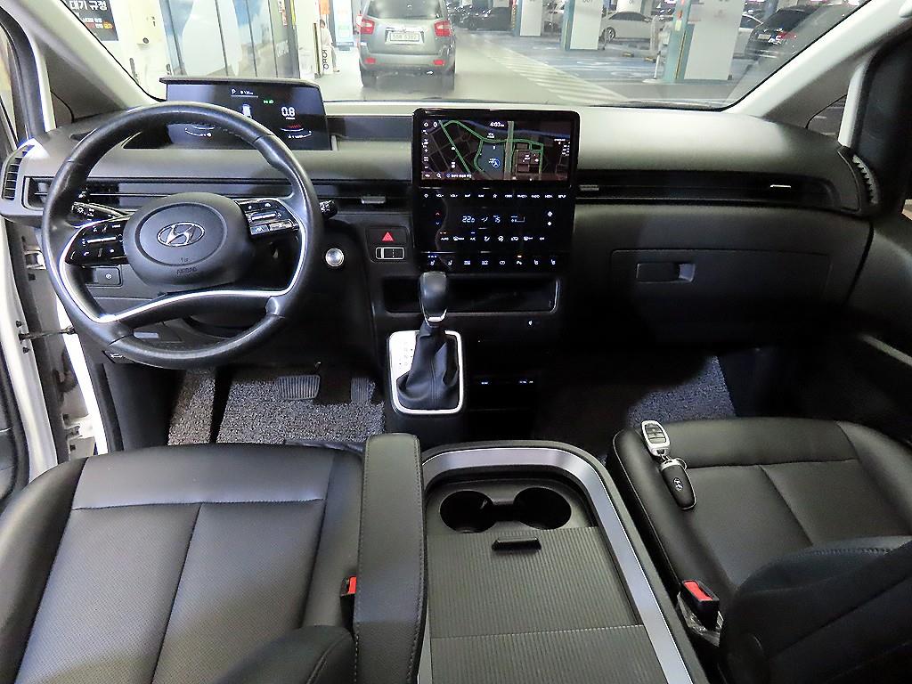 HYUNDAI Staria - Vista 10