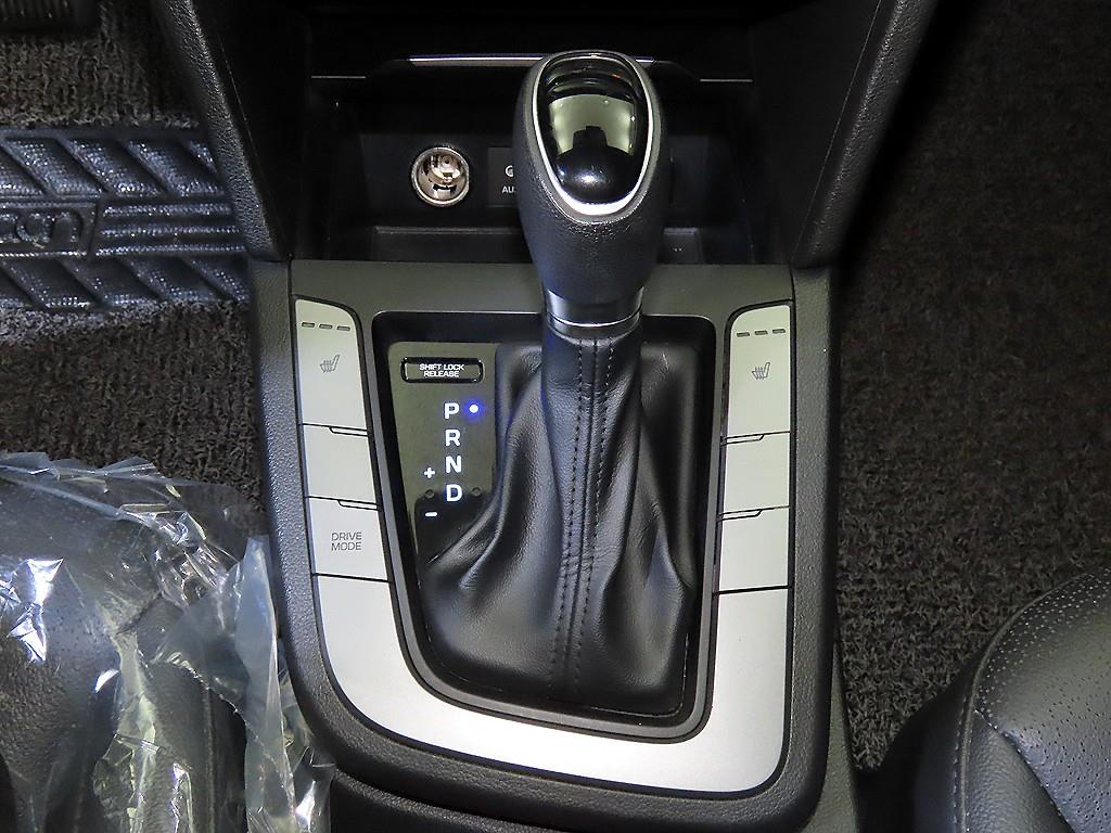HYUNDAI Avante - Vista 12
